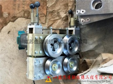 610/240拱形屋面咬口機操作維護手冊